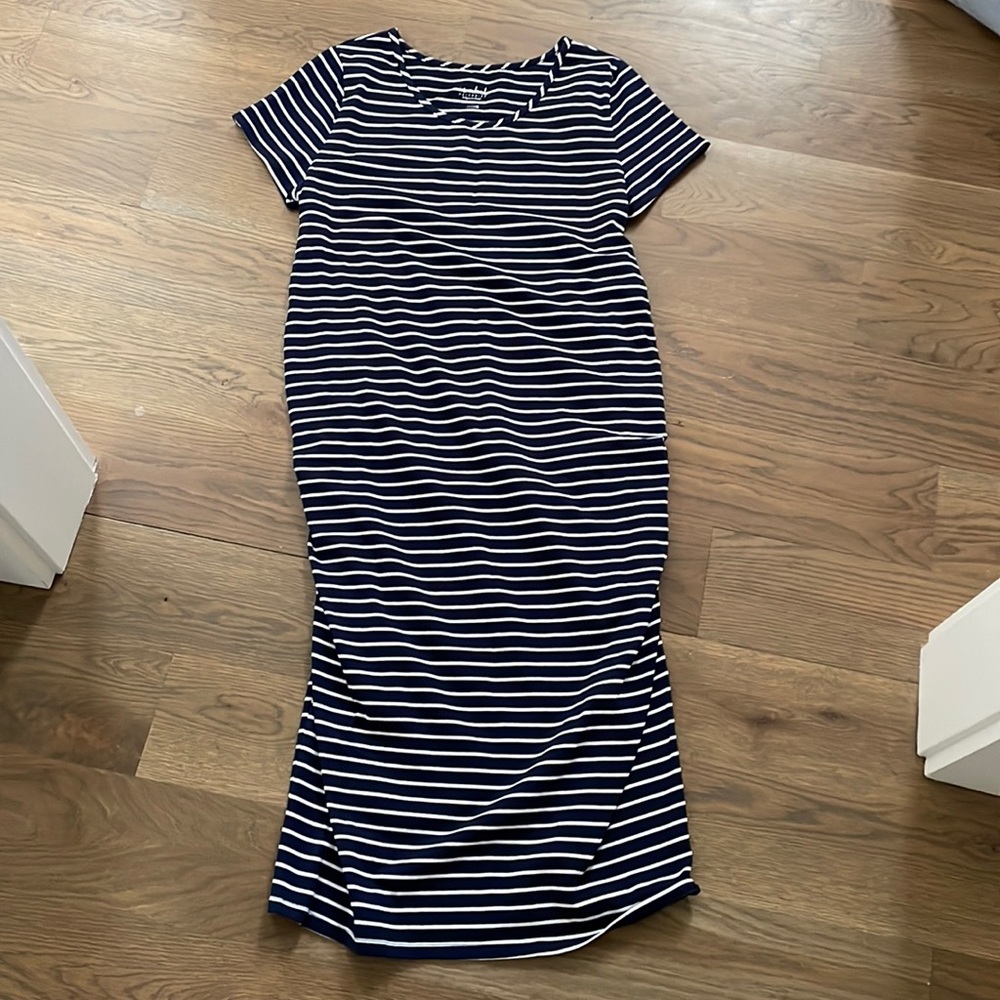 Isabel Maternity size L stretchy dress- worn once!